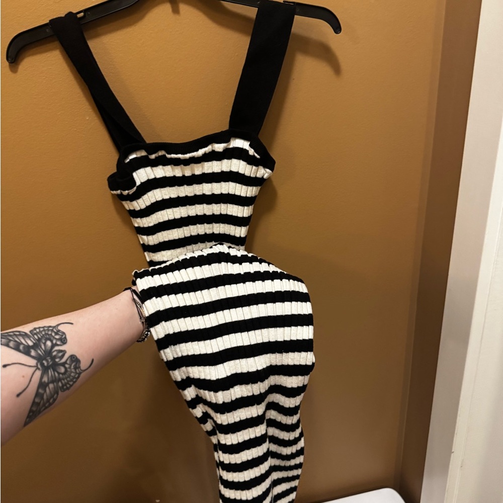 Source Unknown Black & White Striped Ribbed High-Low Dress